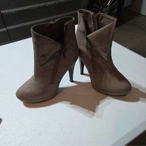 2 lips too Gray Stiletto Ankle Boots Sz 8.5M Brushed  Suede